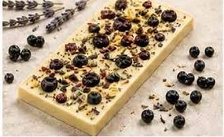 Weiße Schokolade mit Johannisbeeren und Lavendel